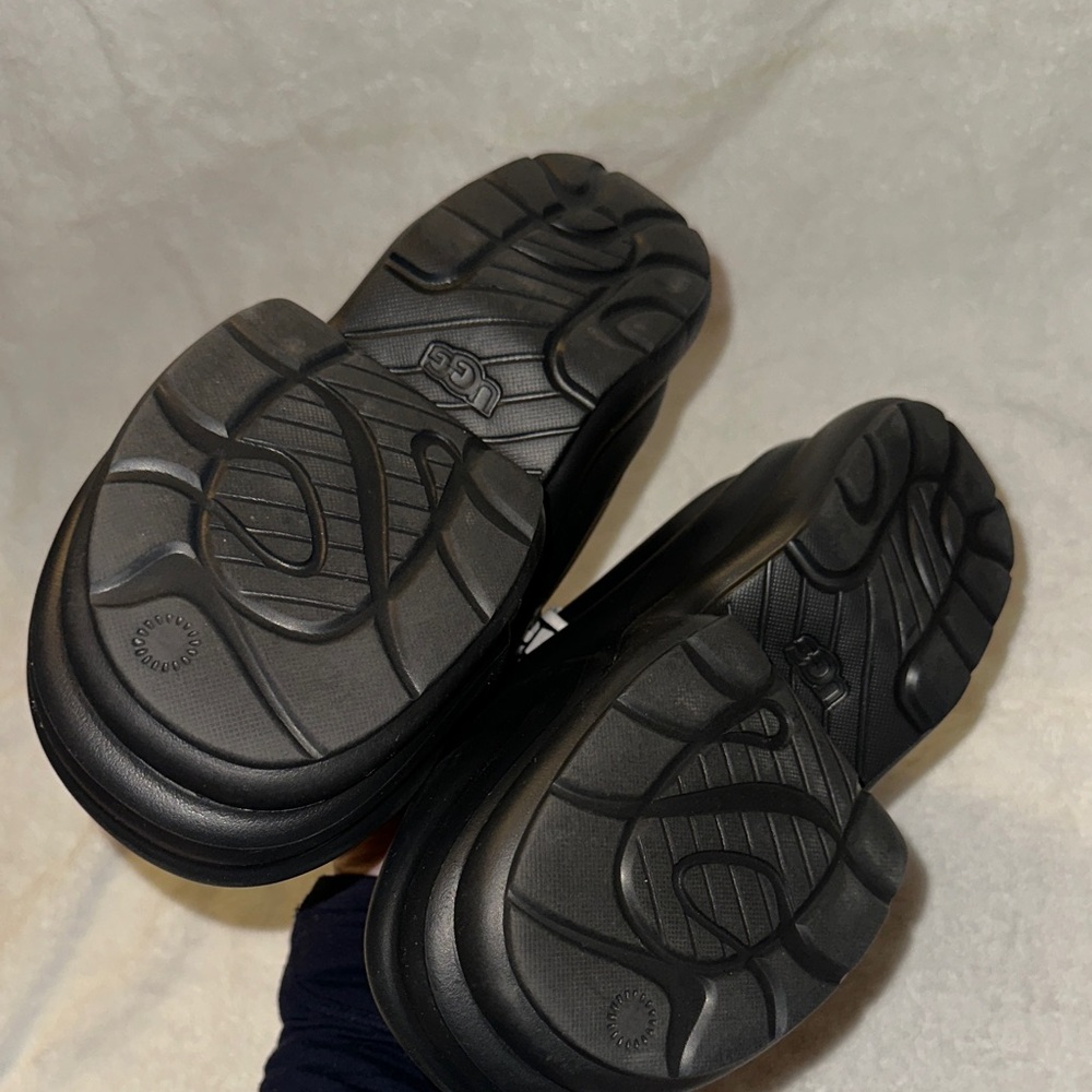 Like New! Ugg Sport Yeah Slide size 9 - Picture 3 of 5